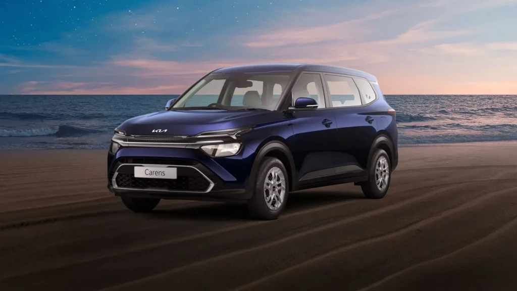 Kia Carens driving on city and highway roads showing real-world mileage performance